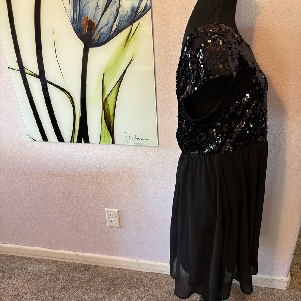 Must bundle New dress size large - Picture 2 of 5